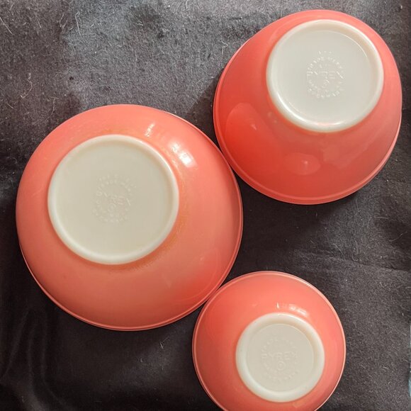 Vintage Estate Pyrex ‘Pink Flamingo’  3 Nesting Mixing Bowls - Picture 3 of 4